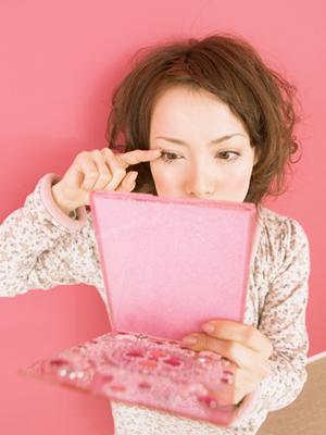 化粧水を使って毛穴の悩みを解消する